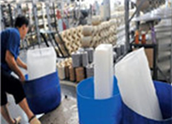 西藏车间解暑新招,大冰块降温效果如何?